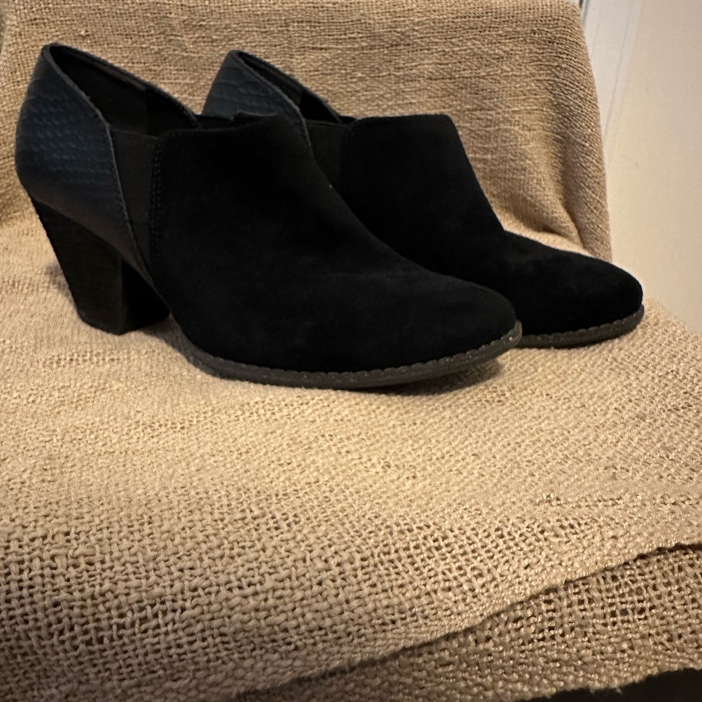 Gently loved Suede Ankle Booties